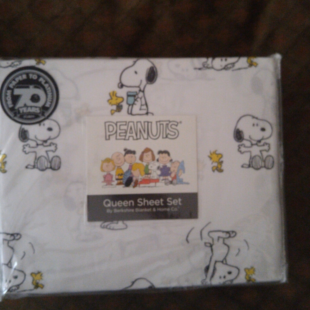 Berkshire snoopy queen sheets